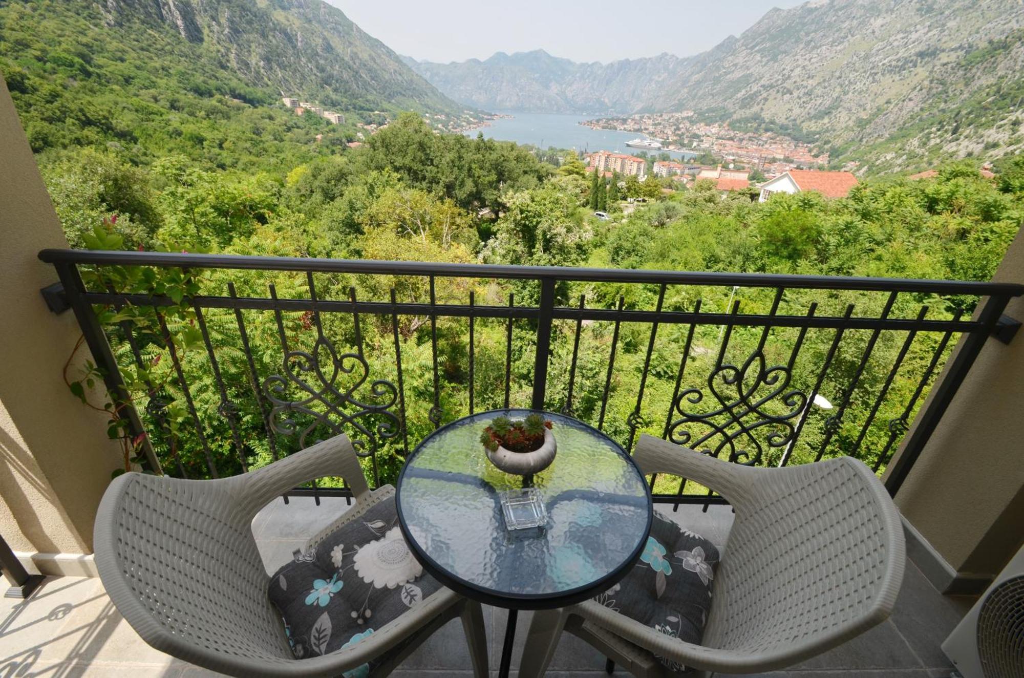 Radgost Kotor Apartments Esterno foto